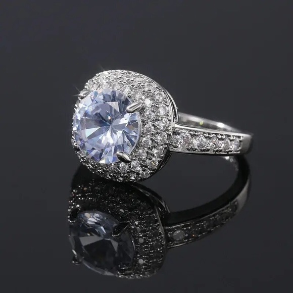 New Luxurious Silver Square Cut Diamond Ring - Picture 3 of 6